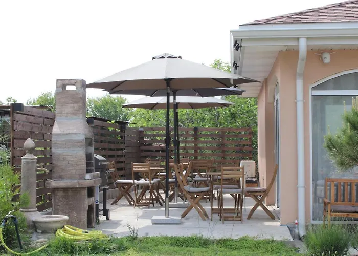 Къща за гости Крапец Къща за гости 4*