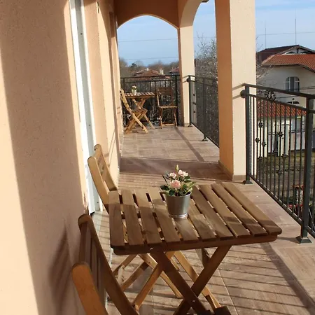 Penzion Къща За Гости Крапец 4*